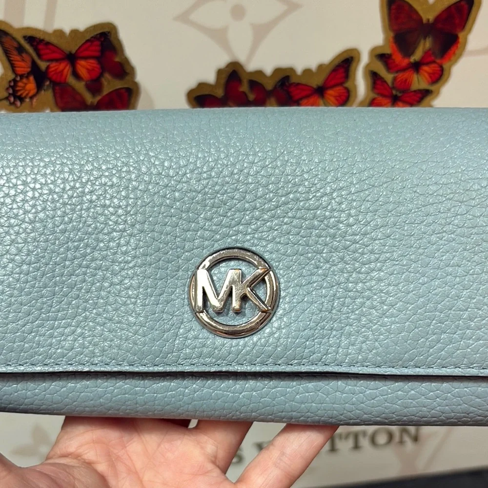 Michael Kors Fulton Flap Leather Wallet - Picture 2 of 11